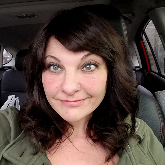 Meet your Posher, Crystal - Picture 3 of 8